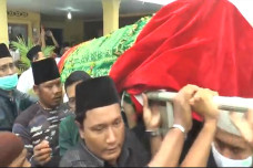 Tangis Pecah saat Imam...