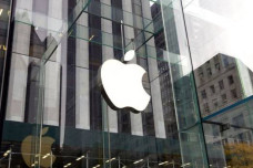Apple Tunda Karyawan...