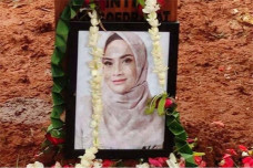Bukan Cuma Vanessa Angel,...