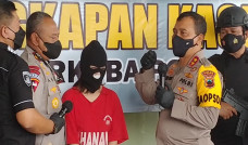 Punya Pacar di Penjara,...