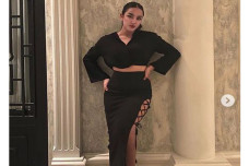 5 Pose Aduhai Cassandra...