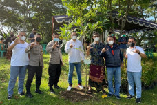 Peringati HUT ke-33,...