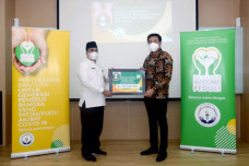 Bantu Anak yang Ditinggal...