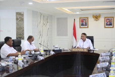 Menpora Amali Terima...