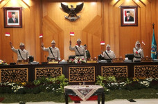 Tepat di Hari Pahlawan,...