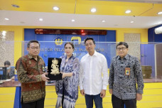Jadi Warga Negara Taat...