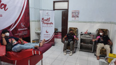 Donasikan Ribuan Kantong...