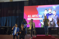 Ajak Musisi Mainkan...
