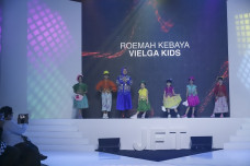 Meriahkan Jakarta Fashion...