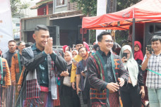 Festival Sarung Majalaya...