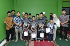 Mendapat Paket Lebaran,...