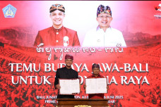 Ganjar Pranowo dan Wayan...
