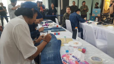 Seniman Bali Hadirkan...