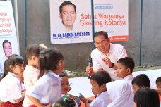Dokter Rayendra Santer...
