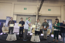 Upaya Mendorong Industri...