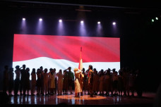 Intip Pertunjukan Kabaret...