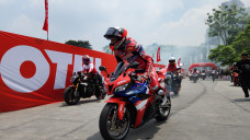 Ratusan Komunitas Motor...