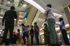 Bisnis Mal Masih Berikan...
