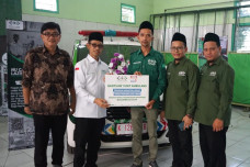 Lazisnu PBNU Serahkan...