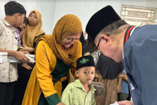 Santuni Anak Yatim di...