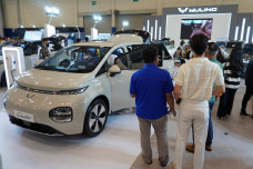 Antusias Terhadap Mobil...