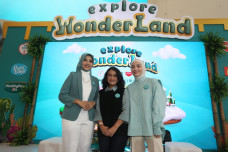 Explore Wonderland Dukung...