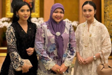 Koleksi Busana 2 Wanita...
