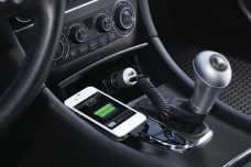 Car Charger dengan Fitur...