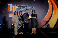 Raih Excellence Awards...