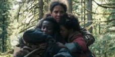 Review Film Never Let...