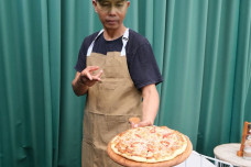 Menu Unik Chicken Pizza...