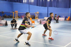 Ratusan Pebulu Tangkis...