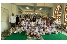 Cantik dan Berbagi,...