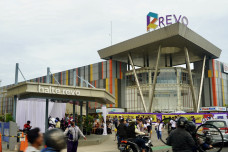 Revo Mall Luncurkan...
