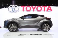 Angka Penjualan C-HR...