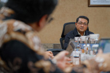 Menteri Riefky Harsya...