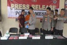 Bunuh Istri Orang di...