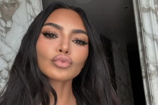 Kim Kardashian Langgar...