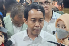 Raja Juli: Penerbitan...