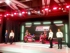Tim Honda Luncurkan...