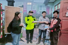 TBIG Salurkan Bantuan...