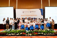 Berbagi Kebahagiaan...