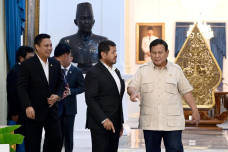 DPR: Prabowo Akan Lanjutkan...