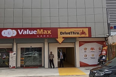 Layanan Gadai Drive-Thru...