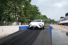 Merasakan Langsung Sensasi...