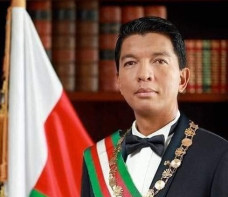 Mantan DJ Ini Jadi Presiden...