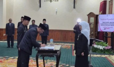 Gubernur Khofifah Lantik...