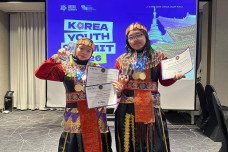 Cerita Vira dan Aimee,...