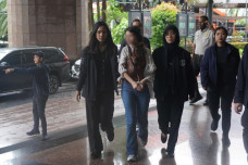 Ditangkap Imigrasi,...