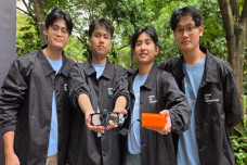 Kacamata AI Karya Mahasiswa...